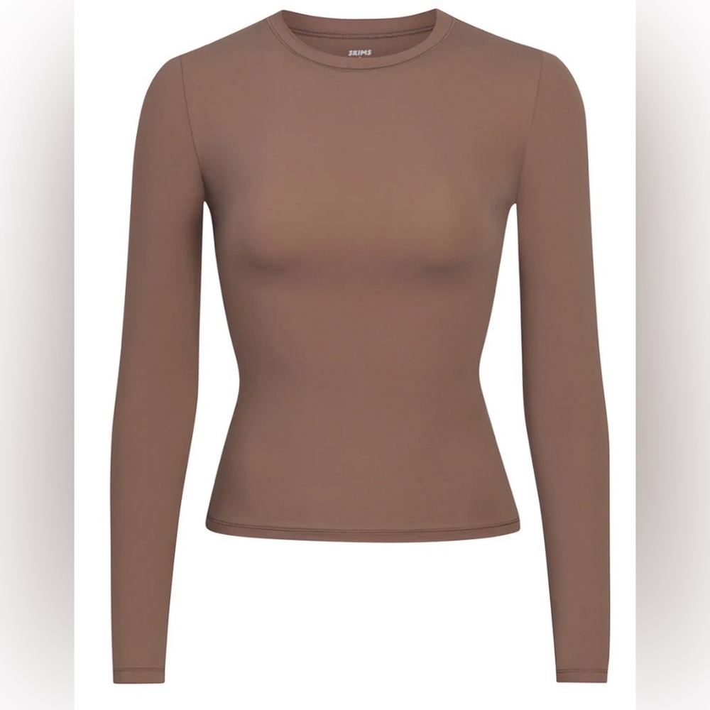 Skims Fits Everybody Long Sleeve T-shirt - umber (S)